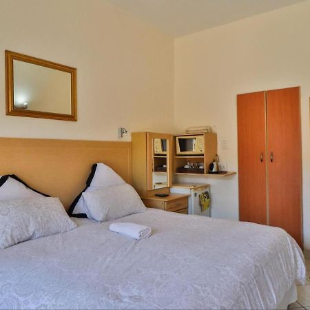Dolphin Coast B&B เดอร์บัน ภายนอก รูปภาพ